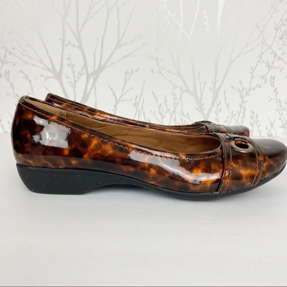 CLARKS Tortoise Shell Print Rounded Toe Loafers 6 - Picture 2 of 9